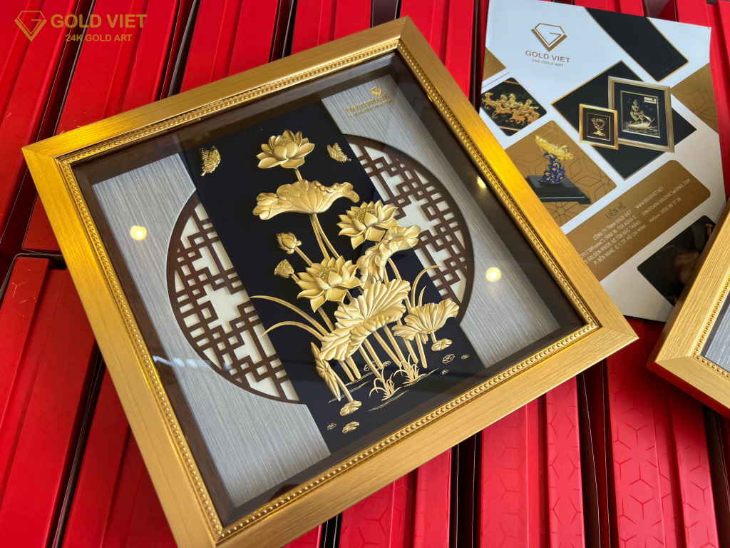 Tranh hoa sen phú quý - Quà tặng tân gia dát vàng tại Huế