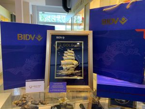 tranh thuyền bidv dát vàng